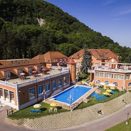 Hotel Bellevue Esztergom Bagian luar foto