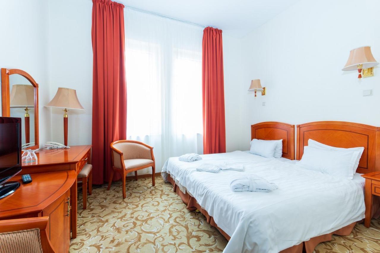 Hotel Bellevue Esztergom Bagian luar foto