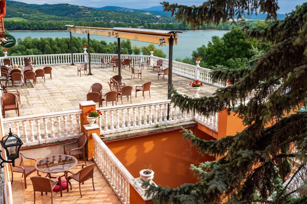 Hotel Bellevue Esztergom Bagian luar foto